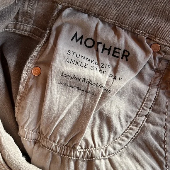 MOTHER JEANS Size 26 Excellent condition. The Stunner Zip Ankle Step Fray - Picture 9 of 12